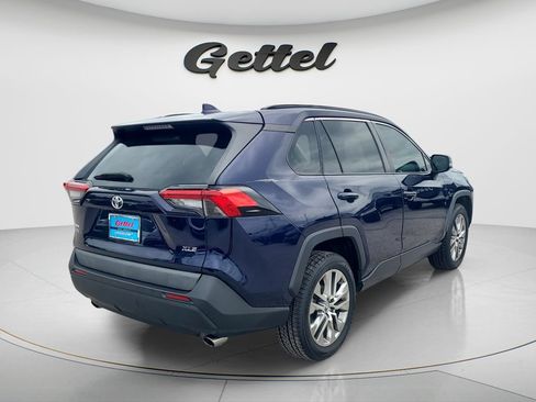 Used 2020 Toyota RAV4 XLE Premium FWD image 5