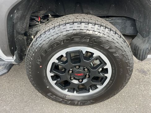 Used 2025 Toyota 4Runner TRD Off-Road image 30