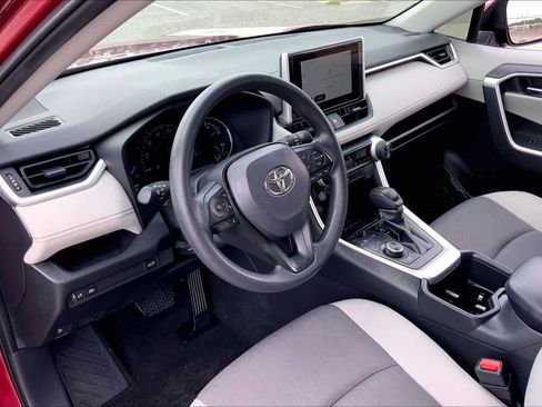 Used 2025 Toyota RAV4 XLE image 17