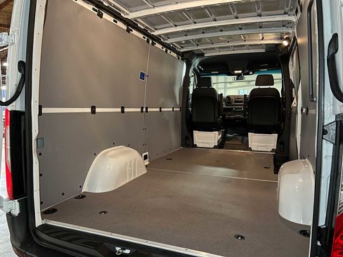 Used 2025 Mercedes-Benz Sprinter 2500 image 19