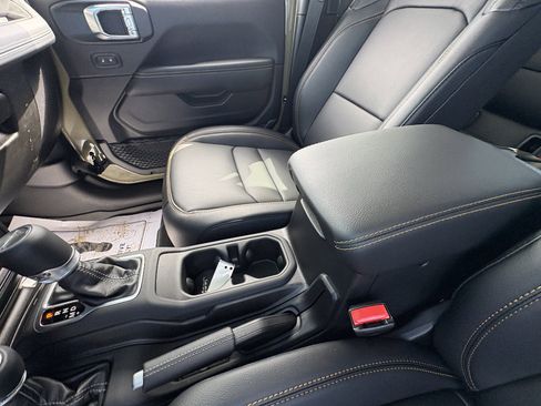 Used 2025 Jeep Gladiator Sport image 35