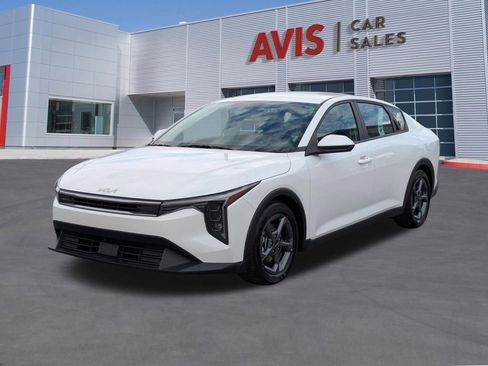 Used 2025 Kia K4 LXS image 1