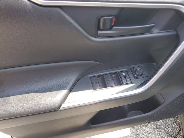 Used 2024 Toyota RAV4 LE AWD/4WD image 15