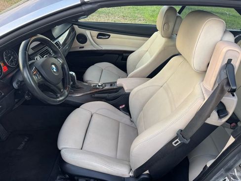 Used 2011 BMW 335i Convertible image 22