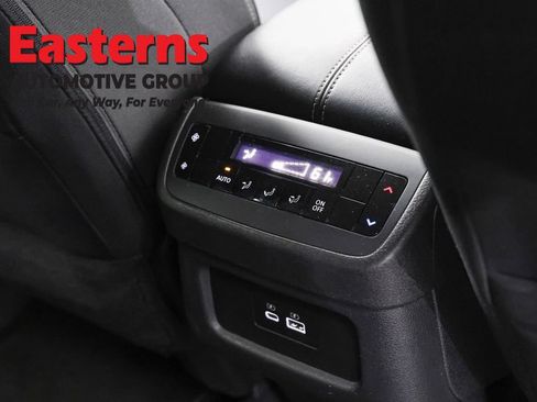 Used 2024 Nissan Pathfinder SV AWD/4WD image 24