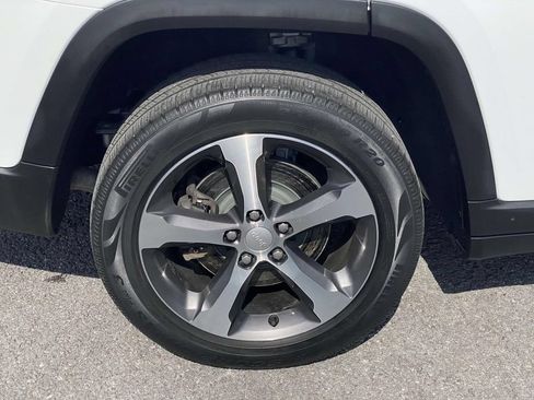Used 2023 Jeep Grand Cherokee L Limited AWD/4WD image 49