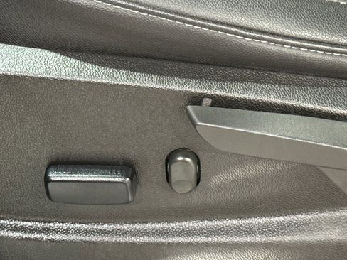 Used 2022 Chevrolet Colorado ZR2 w/ ZR2 Dusk Special Edition image 18