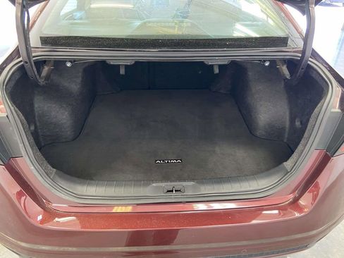 Used 2025 Nissan Altima 2.5 SV FWD image 11