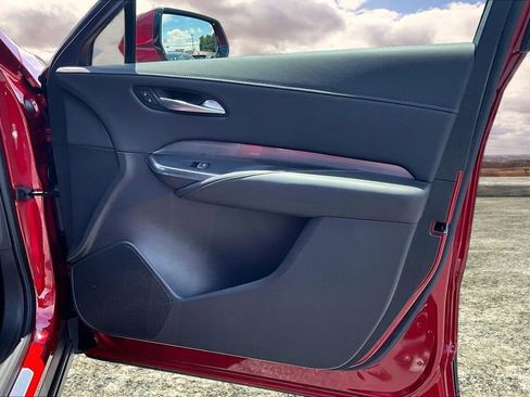 Used 2025 Cadillac XT4 Premium Luxury FWD image 28
