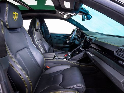 Used 2021 Lamborghini Urus AWD/4WD image 16