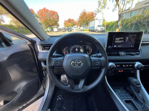 Used 2025 Toyota RAV4 XLE image 35