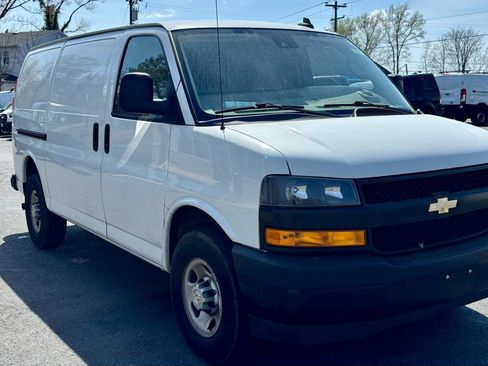 Used 2020 Chevrolet Express 3500 w/ Driver Convenience Package image 4