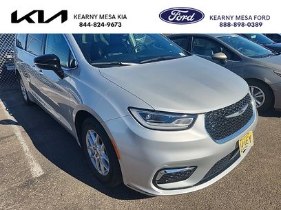 Used 2024 Chrysler Pacifica Touring-L