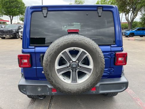 Used 2019 Jeep Wrangler Unlimited Sahara image 3