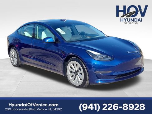 Used 2021 Tesla Model 3 Standard Range Plus image 1