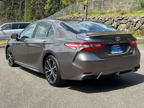 Used 2020 Toyota Camry SE FWD image 3