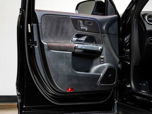 Used 2023 Mercedes-Benz GLB 250 4MATIC image 38