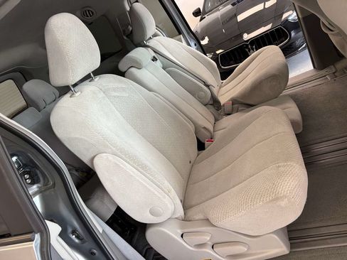 Used 2011 Toyota Sienna LE FWD image 22