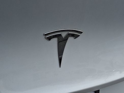 Used 2023 Tesla Model Y Long Range image 20