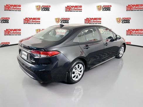 Used 2022 Toyota Corolla LE FWD image 14