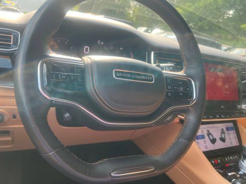 Used 2025 Jeep Grand Wagoneer Series III w/ Rear Seat Video Group 1 AWD/4WD image 32