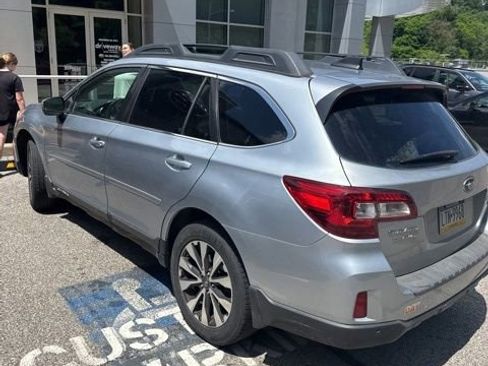 Used 2017 Subaru Outback 3.6R Limited AWD/4WD image 6