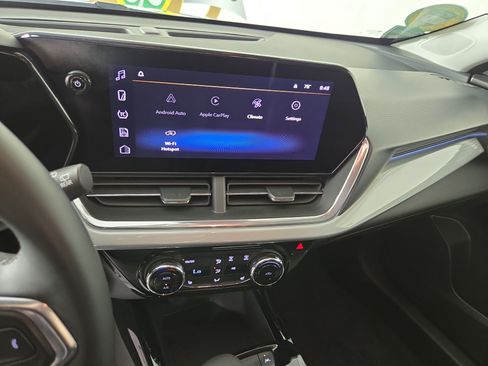 Used 2024 Chevrolet Trax LT w/ Driver Confidence Package FWD image 21
