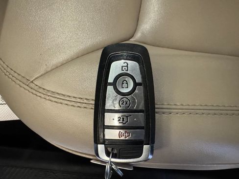 Used 2023 Ford Explorer XLT w/ Equipment Group 202A AWD/4WD image 17
