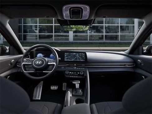 Used 2025 Hyundai Elantra SEL image 13