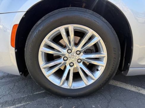 Used 2016 Chrysler 300 C RWD image 9