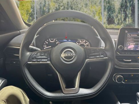 Used 2024 Nissan Altima 2.5 SV FWD image 17