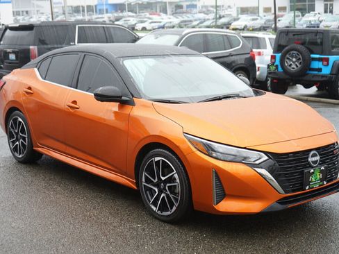 Used 2024 Nissan Sentra SR w/ SR Premium Package image 7