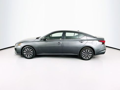 Used 2025 Nissan Altima 2.5 SV image 4
