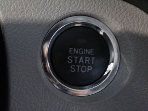 Used 2017 Toyota Sienna XLE Premium image 32