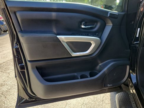 Used 2021 Nissan Titan SL w/ Moonroof Package AWD/4WD image 15