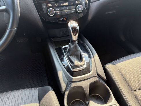 Certified 2020 Nissan Rogue SV FWD image 18