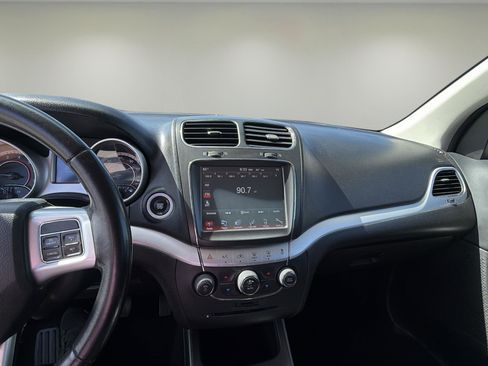 Used 2019 Dodge Journey SE image 15
