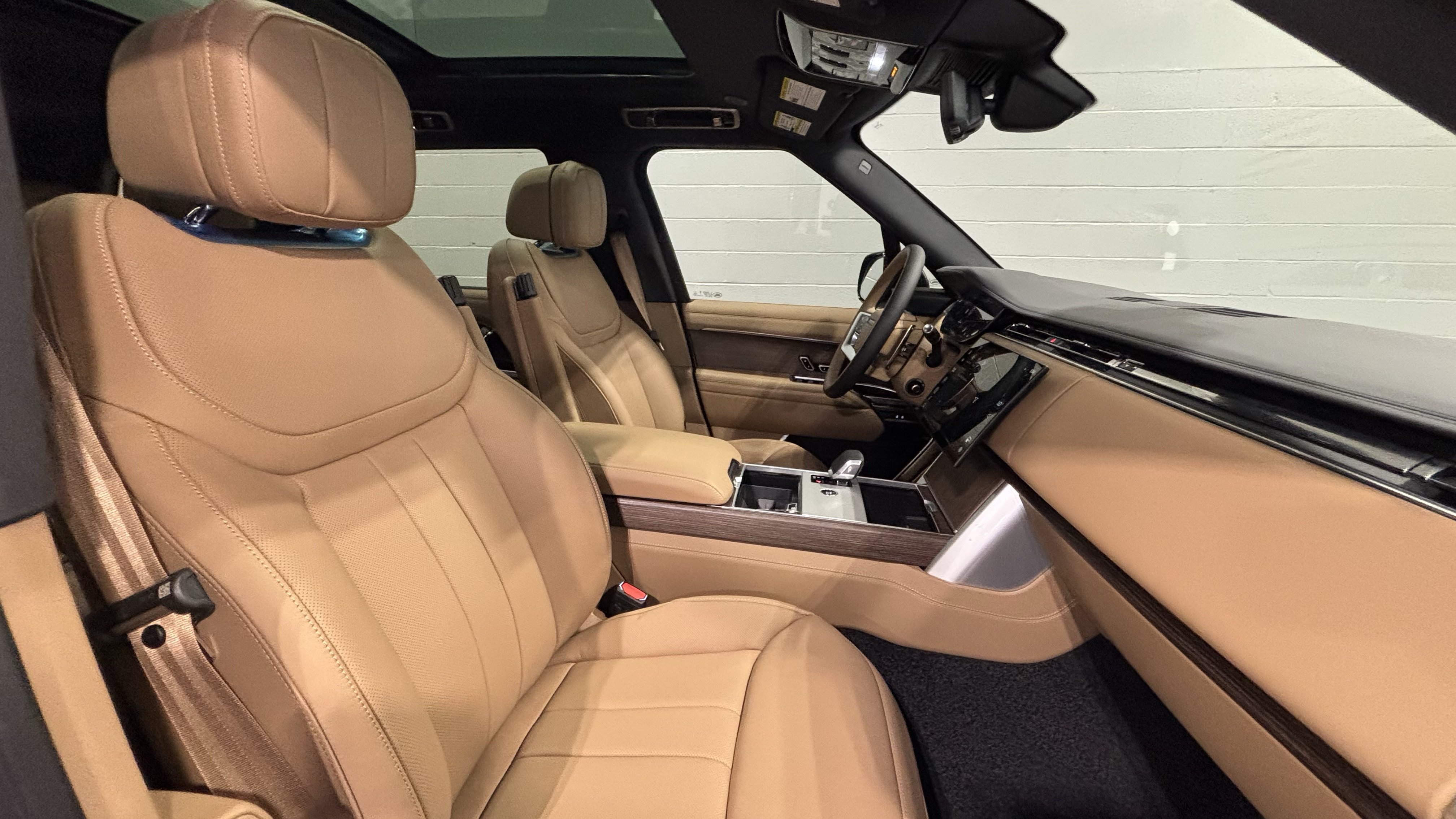 New 2026 Land Rover Range Rover Long Wheelbase SE AWD/4WD image 14