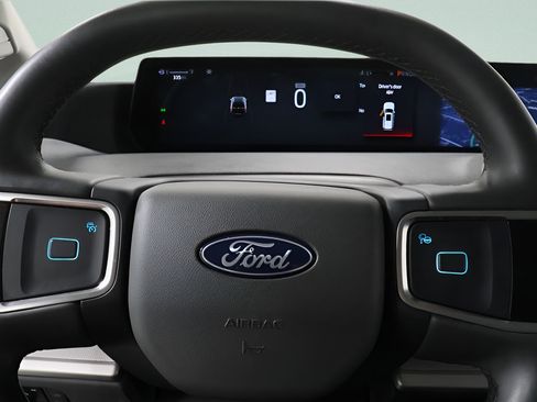 Used 2025 Ford Expedition Active AWD/4WD image 14