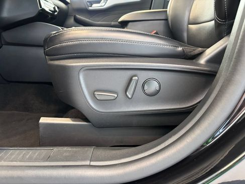 Used 2025 Ford Escape Platinum AWD/4WD image 16
