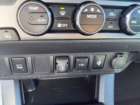 Used 2023 Toyota Tacoma TRD Sport image 31