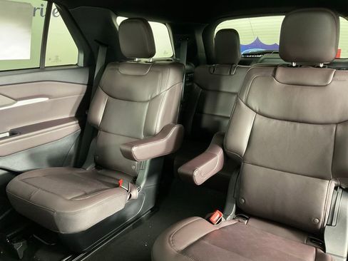 New 2026 Ford Explorer Platinum image 15