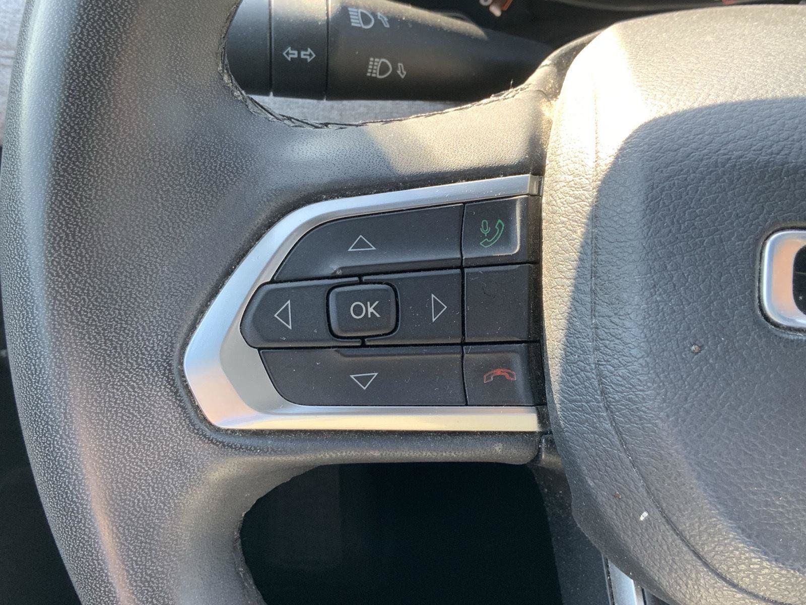 Used 2023 Jeep Compass Latitude AWD/4WD image 23