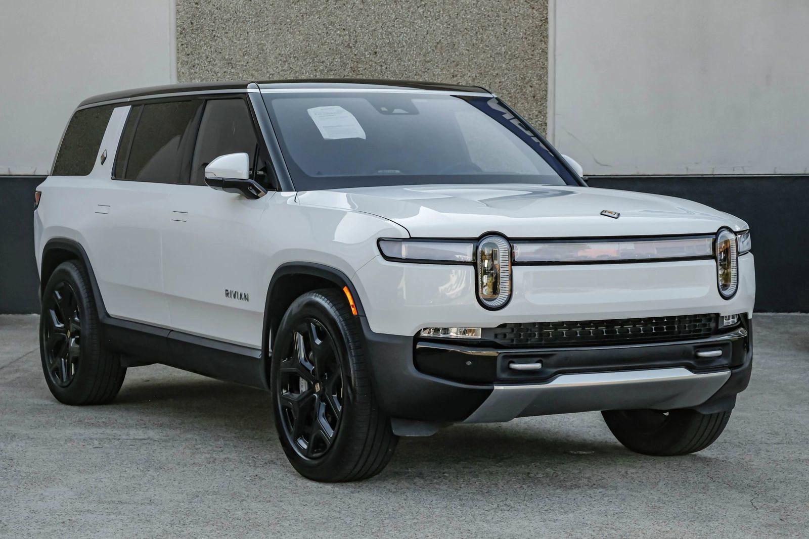 Used 2024 Rivian R1S Adventure Dual AWD/4WD image 8