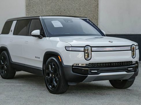 Used 2024 Rivian R1S Adventure AWD/4WD image 8