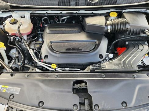 Used 2025 Chrysler Pacifica Select FWD image 31