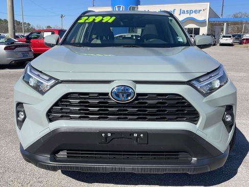 Used 2022 Toyota RAV4 XLE Premium image 6