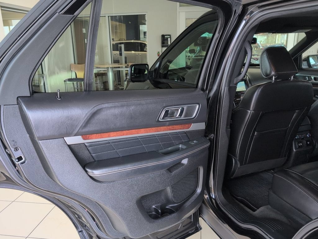 Used 2018 Ford Explorer Platinum AWD/4WD image 29