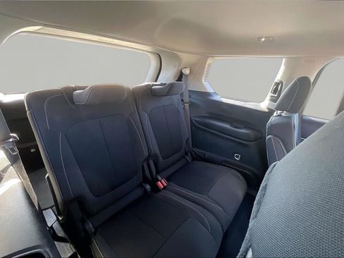 Used 2023 Jeep Grand Cherokee L Laredo image 29