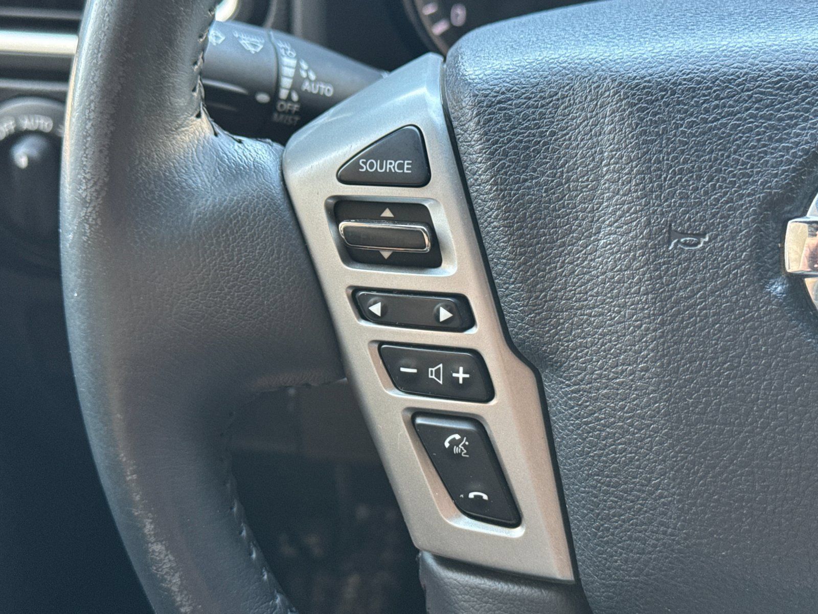 Used 2018 Nissan Titan SV w/ SV Convenience Package AWD/4WD image 27